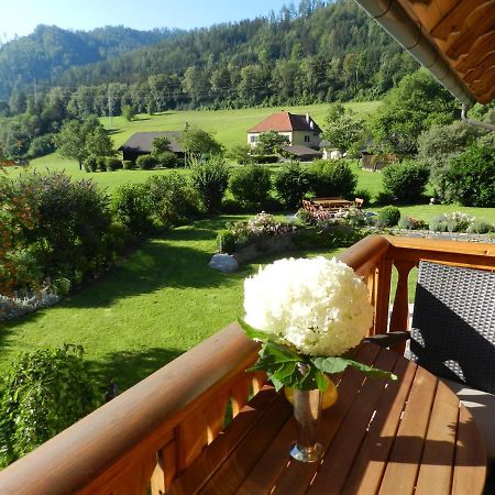 Hôtel Landhaus Am Bach à Übelbach Extérieur photo